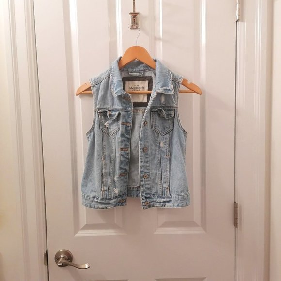 Abercrombie & Fitch Sleeveless Denim Jacket - Picture 1 of 2
